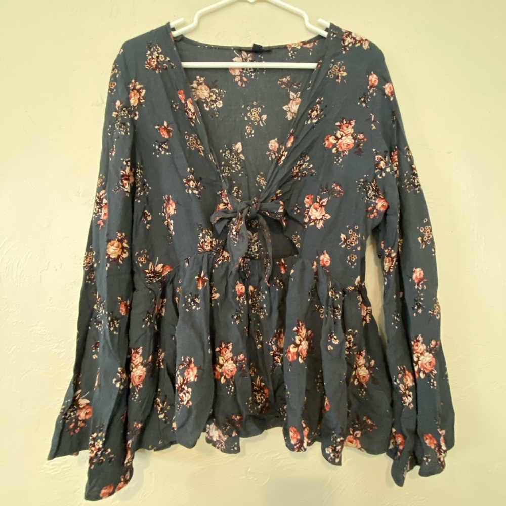 American Eagle Floral Keyhole Blouse